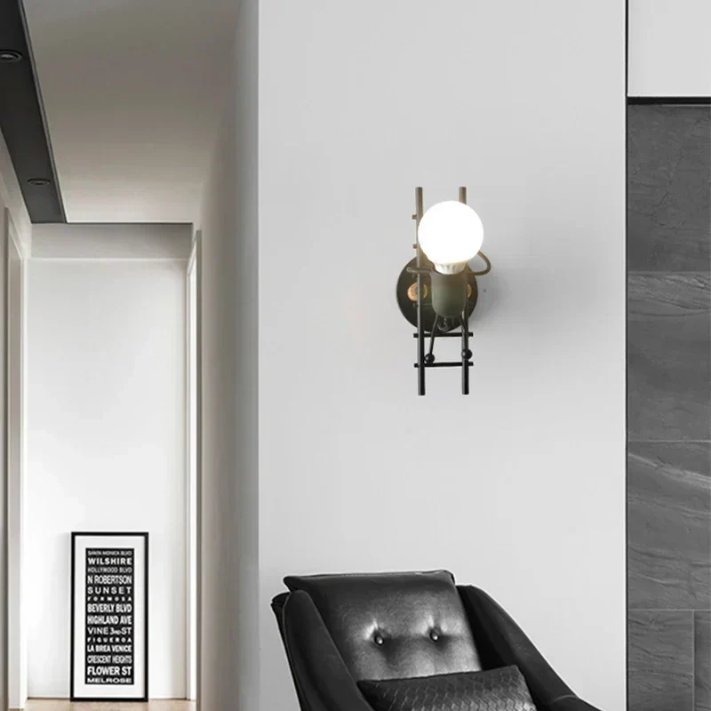 RoboLux | LED-Wandleuchte im Roboterdesign