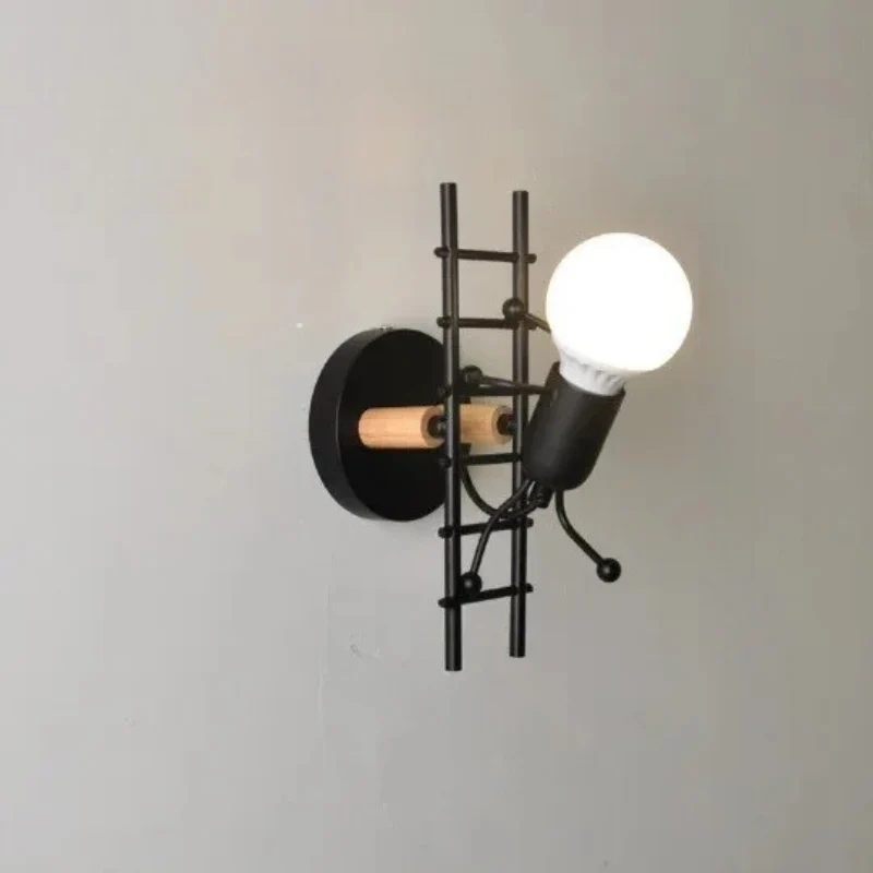 RoboLux | LED-Wandleuchte im Roboterdesign