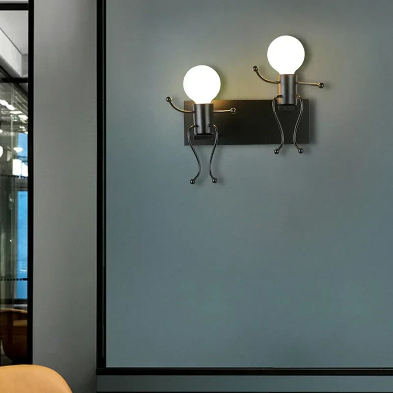 RoboLux | LED-Wandleuchte im Roboterdesign