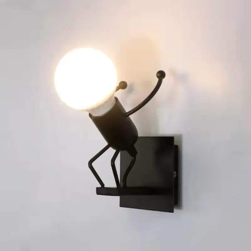 RoboLux | LED-Wandleuchte im Roboterdesign