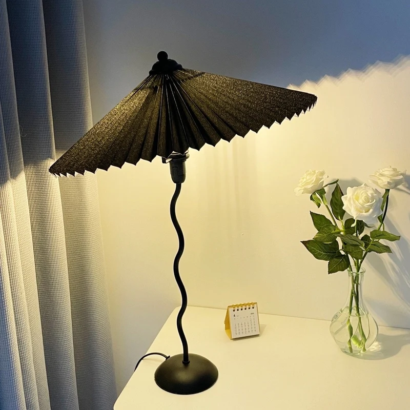 CurveWave | Design-Tischlampe mit LED-Wellenform