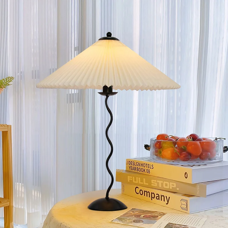 CurveWave | Design-Tischlampe mit LED-Wellenform