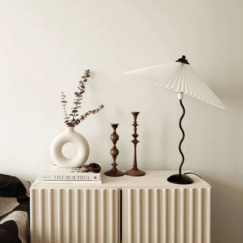 CurveWave | Design-Tischlampe mit LED-Wellenform
