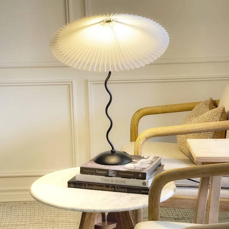 CurveWave | Design-Tischlampe mit LED-Wellenform