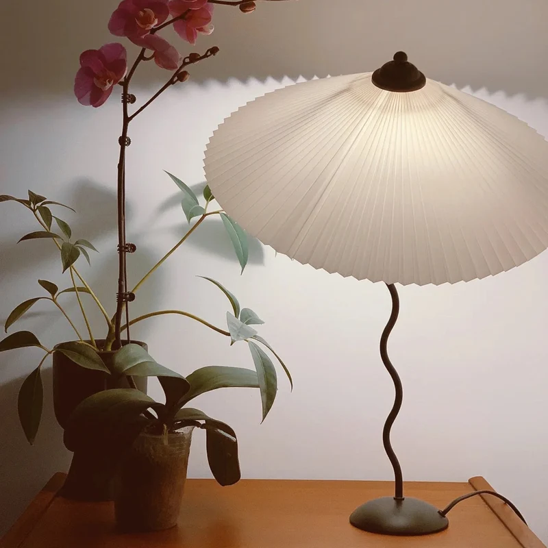 CurveWave | Design-Tischlampe mit LED-Wellenform