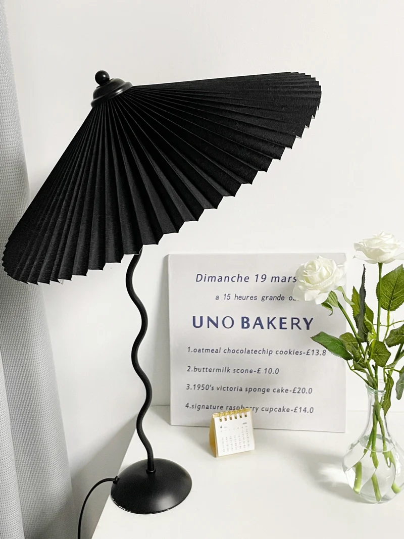 CurveWave | Design-Tischlampe mit LED-Wellenform