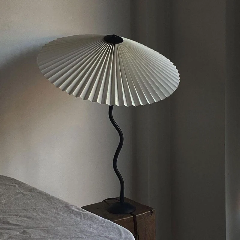 CurveWave | Design-Tischlampe mit LED-Wellenform
