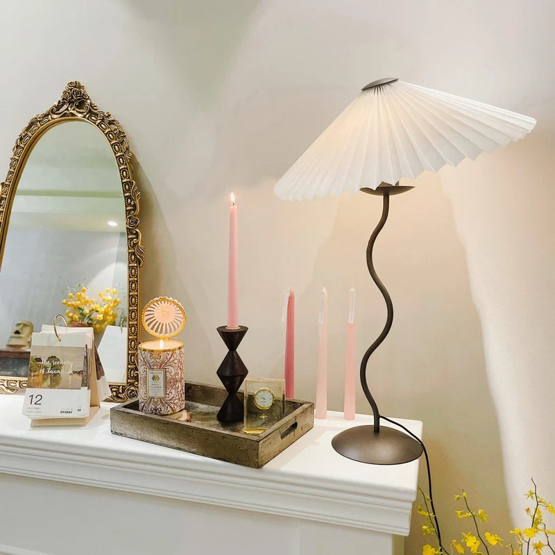 CurveWave | Design-Tischlampe mit LED-Wellenform