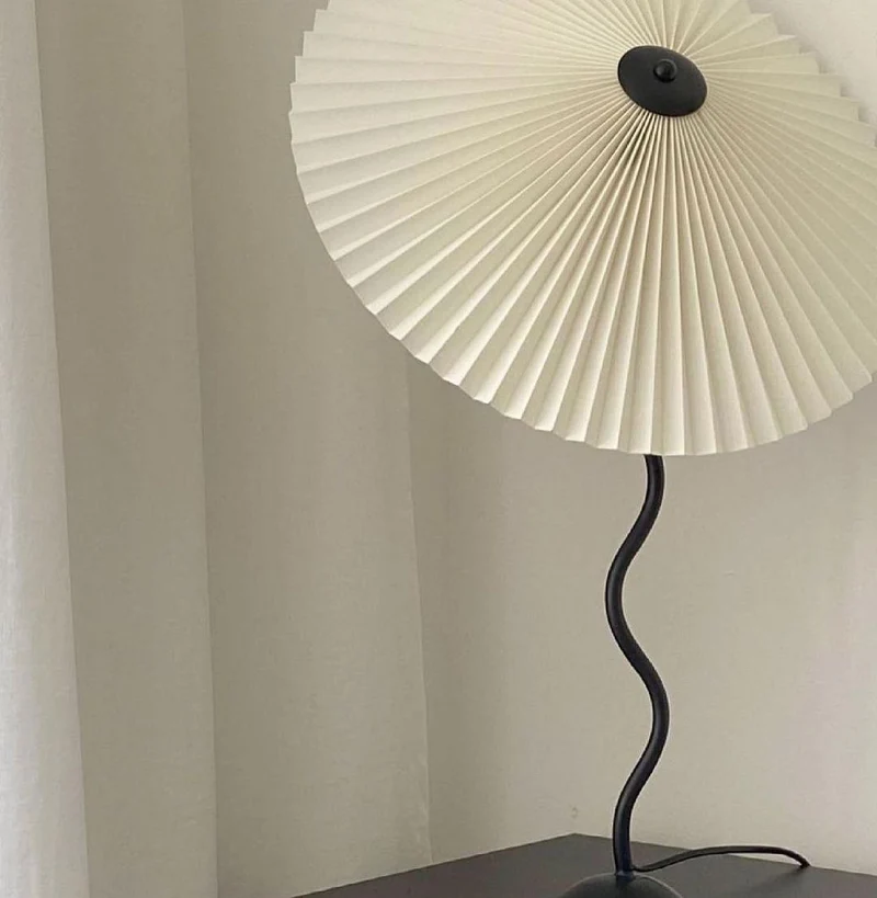 CurveWave | Design-Tischlampe mit LED-Wellenform
