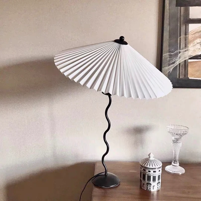 CurveWave | Design-Tischlampe mit LED-Wellenform