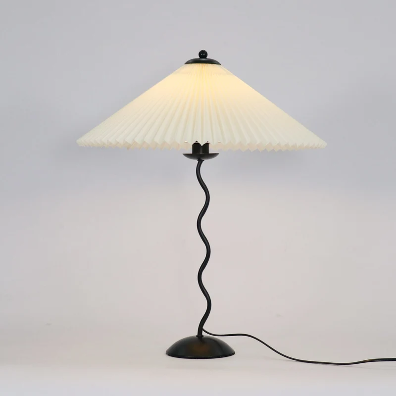 CurveWave | Design-Tischlampe mit LED-Wellenform
