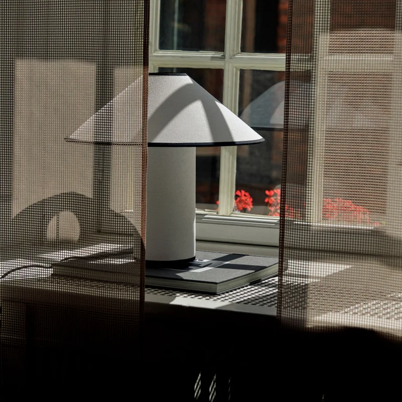 Amara Tischlampe | Eleganter Stoffschirm in Beige