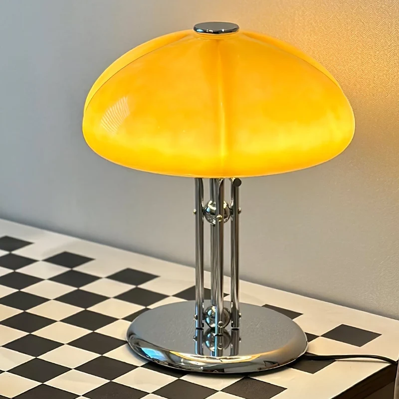 AmberDome | Tischlampe im Bauhaus-Stil