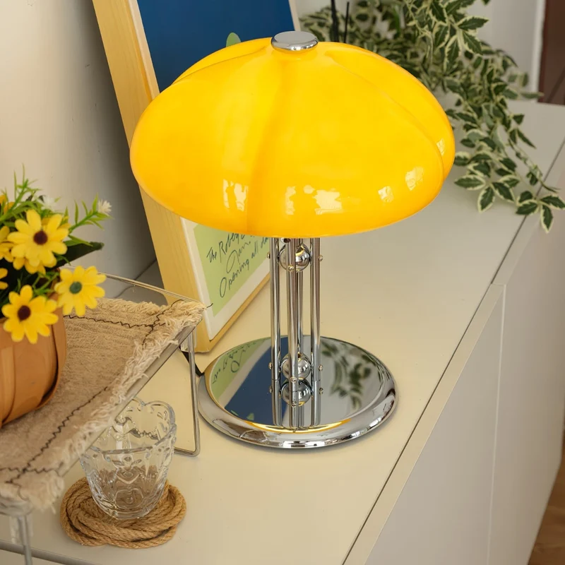 AmberDome | Tischlampe im Bauhaus-Stil