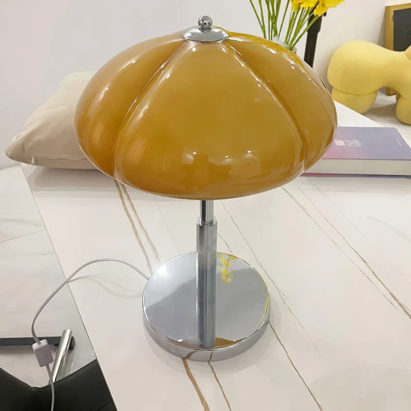 AmberDome | Tischlampe im Bauhaus-Stil