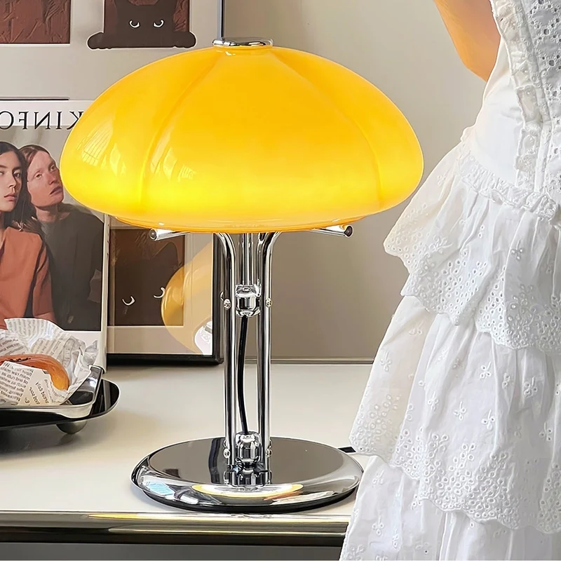 AmberDome | Tischlampe im Bauhaus-Stil