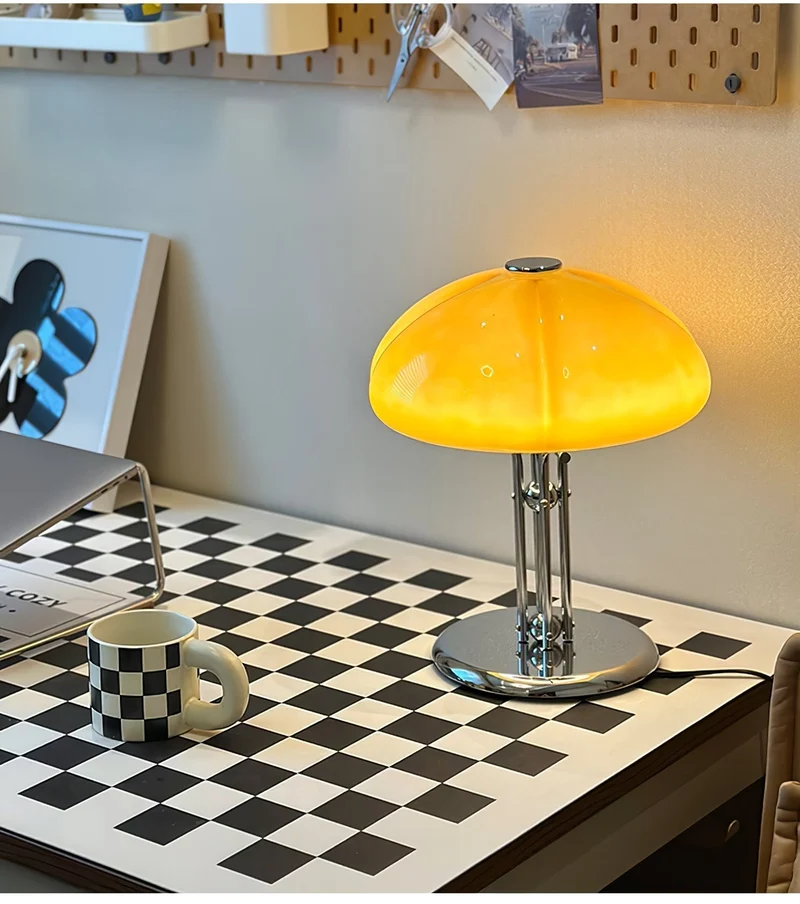 AmberDome | Tischlampe im Bauhaus-Stil