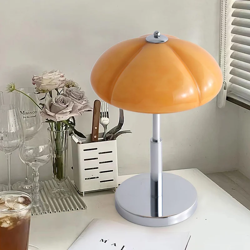 AmberDome | Tischlampe im Bauhaus-Stil