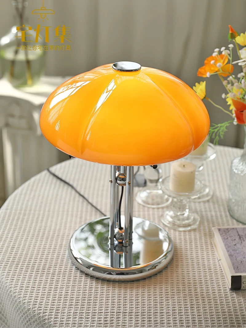 AmberDome | Tischlampe im Bauhaus-Stil