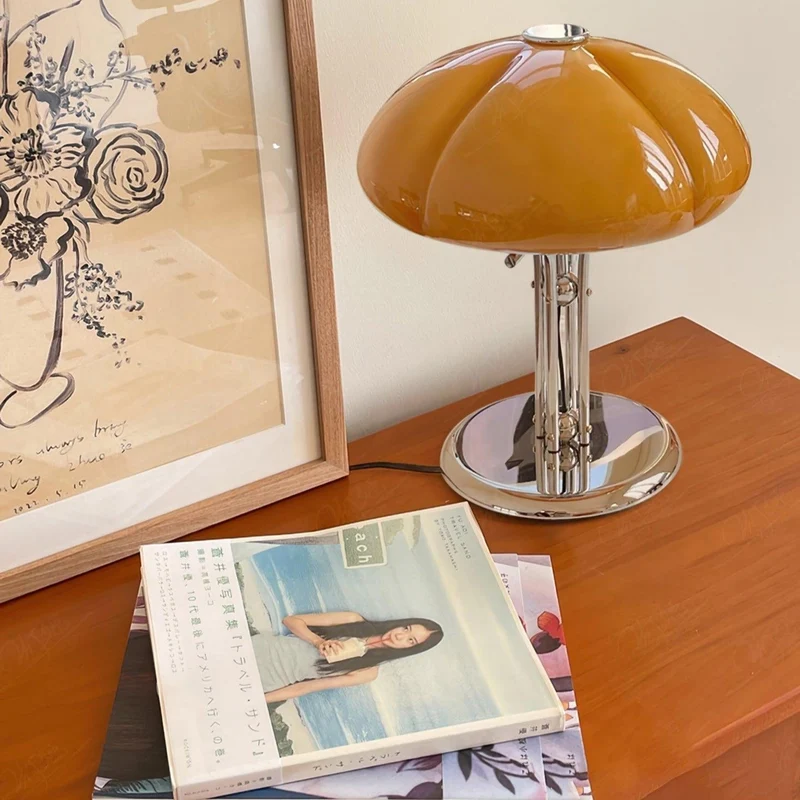 AmberDome | Tischlampe im Bauhaus-Stil