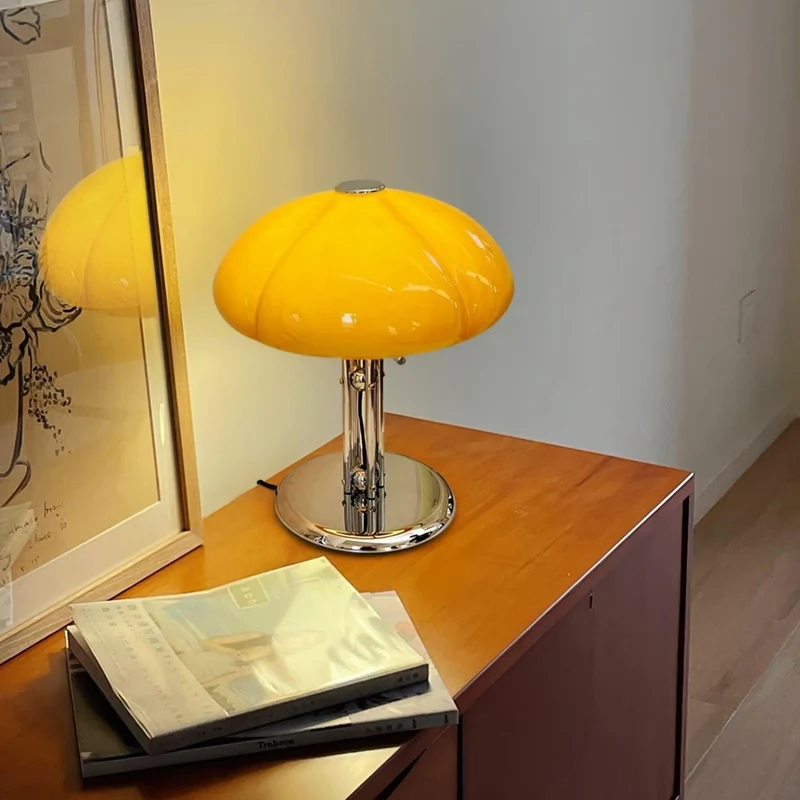 AmberDome | Tischlampe im Bauhaus-Stil