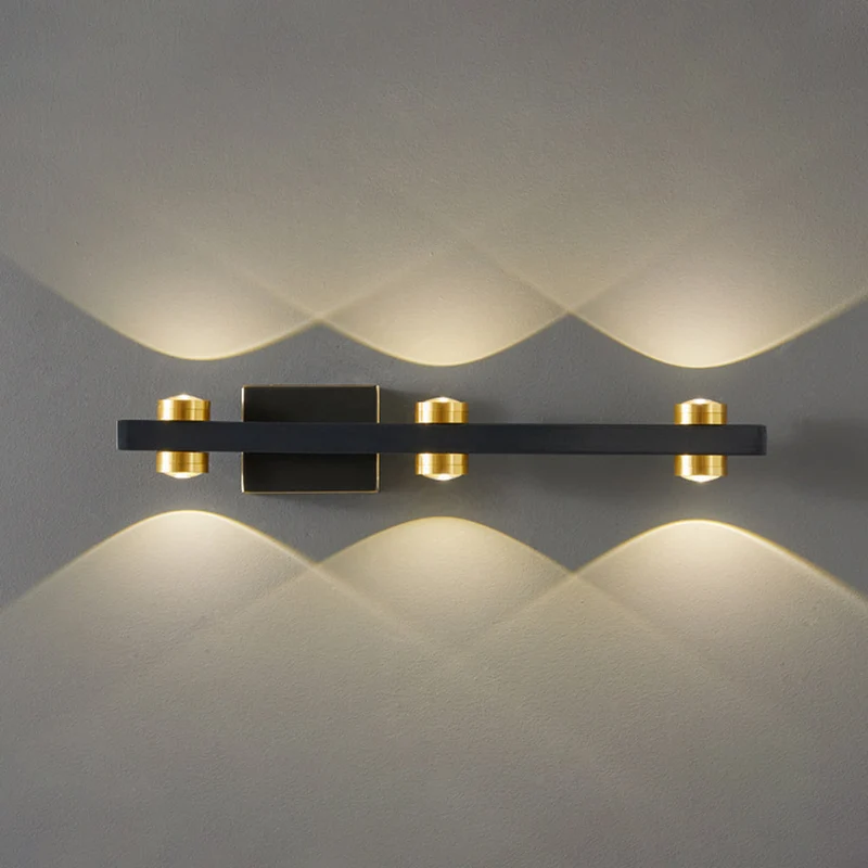Arcolo | Elegante LED-Wandleuchte mit mehreren Lichtköpfen