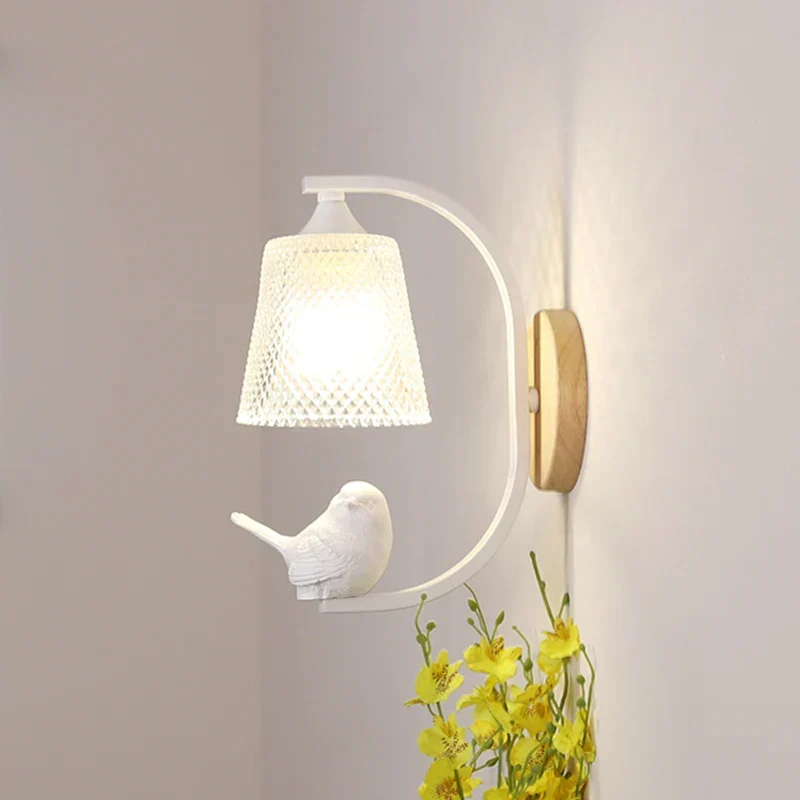 Finkara | Wandleuchte mit Vogeldesign aus Holz und Glas
