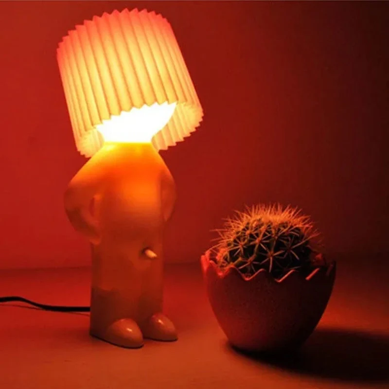 Kreative Tischlampe in Männchen-Form