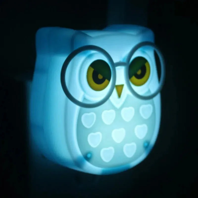 Niedliche Eulen-Nachtlampe mit Lichtsensor: LED-Steckdose für Kinderzimmer