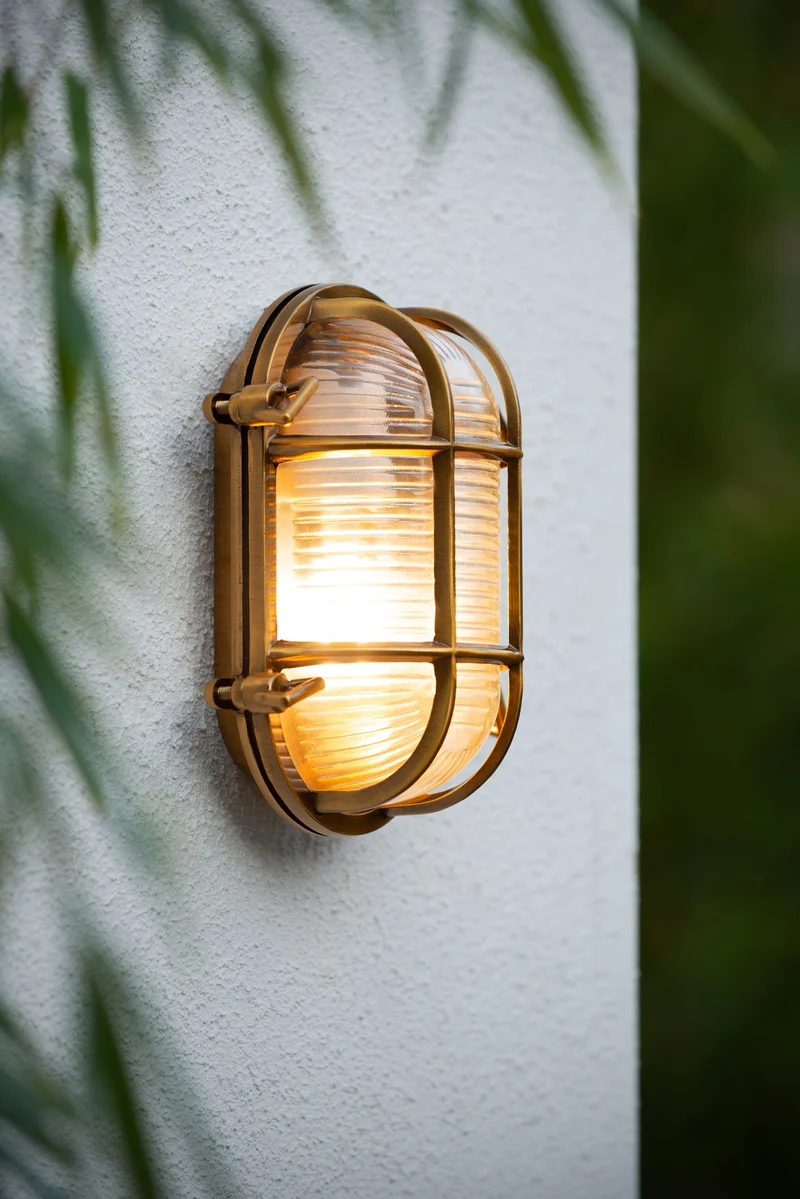 Außenwandlampe Dudley IP65 mit Glasschirm