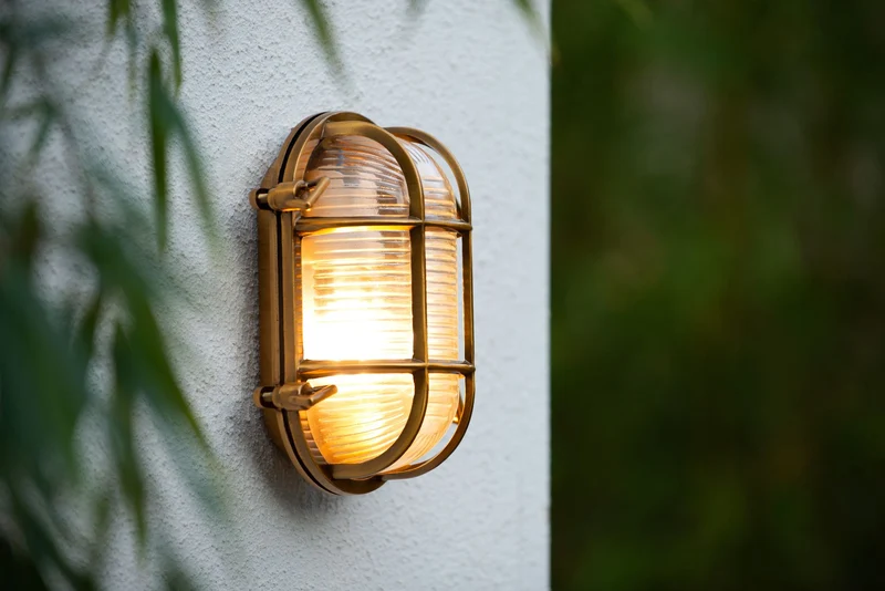 Außenwandlampe Dudley IP65 mit Glasschirm