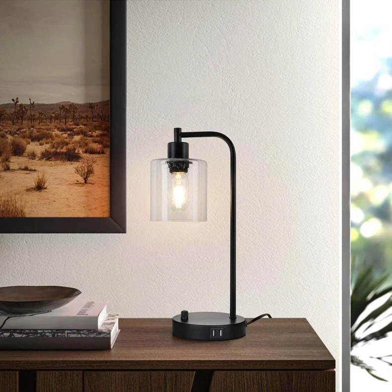 UrbanForge | Industrielle Tischleuchte mit USB-Anschluss