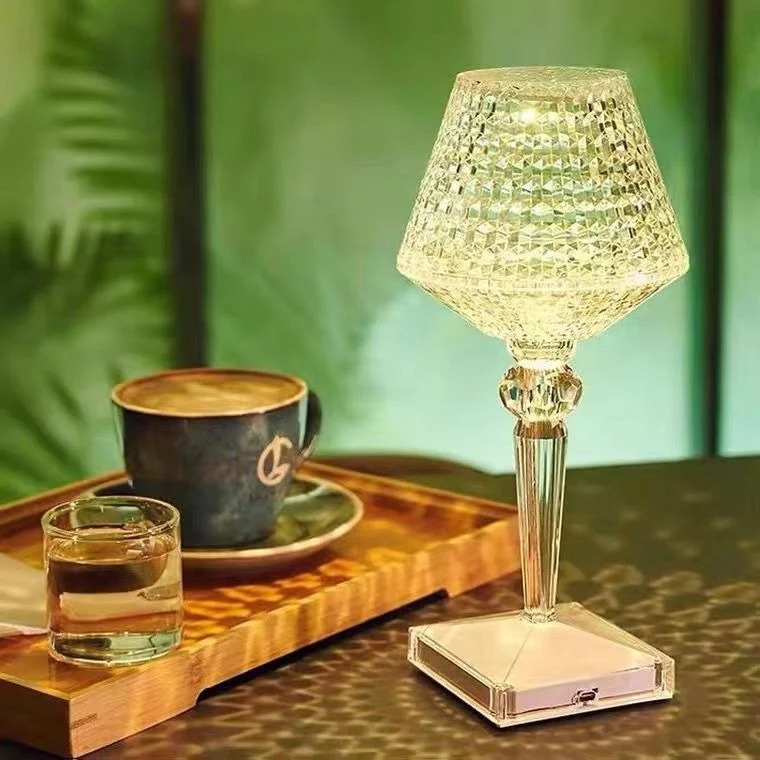 LumiCrystal | LED-Tischleuchte aus Kristallglas mit 3 Lichtmodi