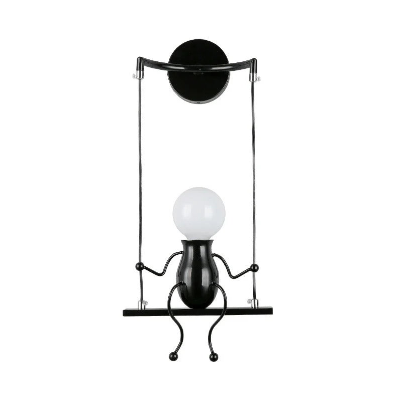 SwingMuse | Wandleuchte mit schaukelnder Figur