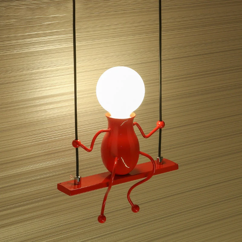 SwingMuse | Wandleuchte mit schaukelnder Figur