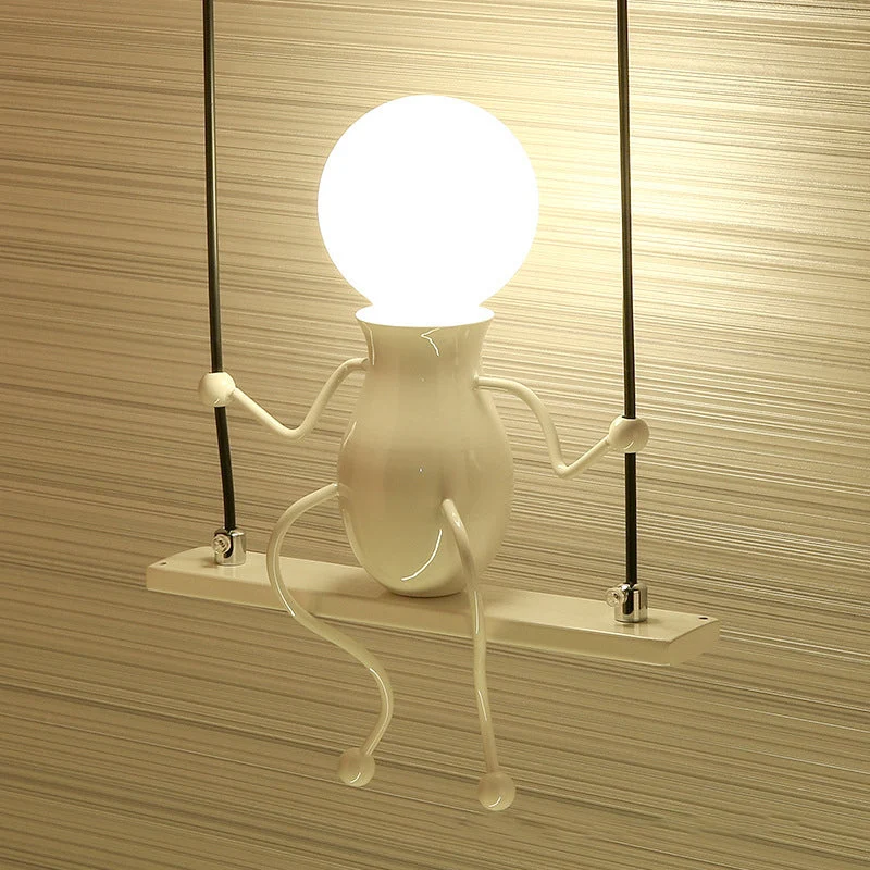 SwingMuse | Wandleuchte mit schaukelnder Figur