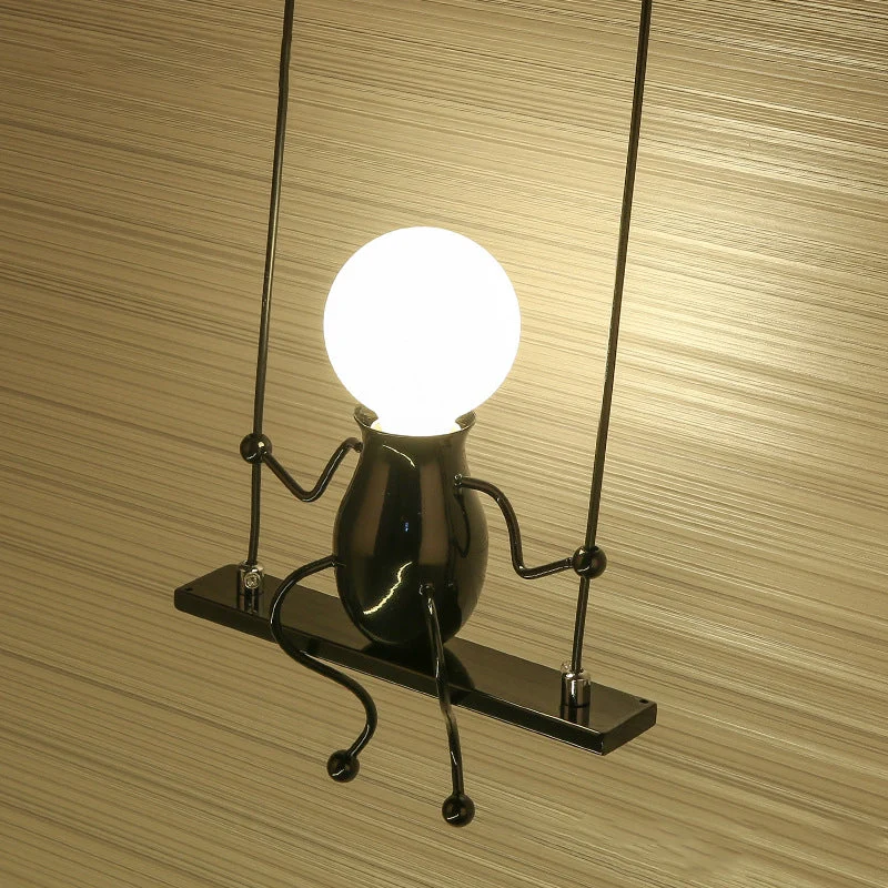 SwingMuse | Wandleuchte mit schaukelnder Figur