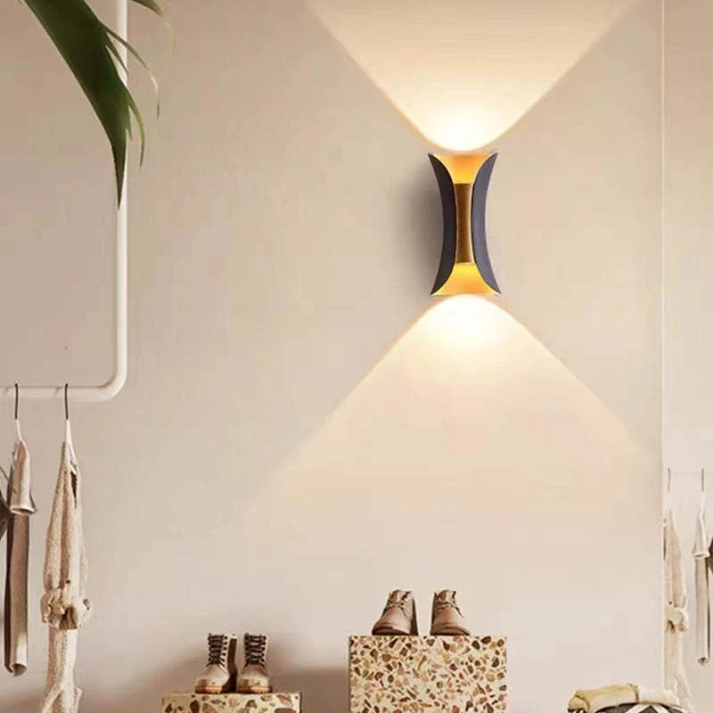 AmberLine | Minimalistische LED-Wandleuchte für drinnen & draußen