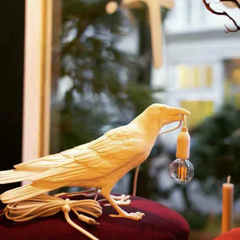 AvianLuxe | Kunstvolle Vogel-Tischlampe aus Harz