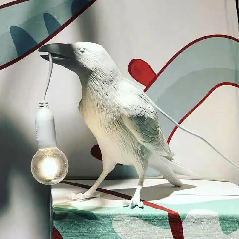 AvianLuxe | Kunstvolle Vogel-Tischlampe aus Harz