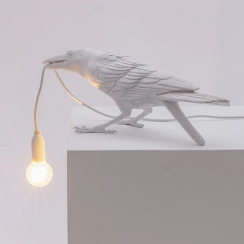 AvianLuxe | Kunstvolle Vogel-Tischlampe aus Harz