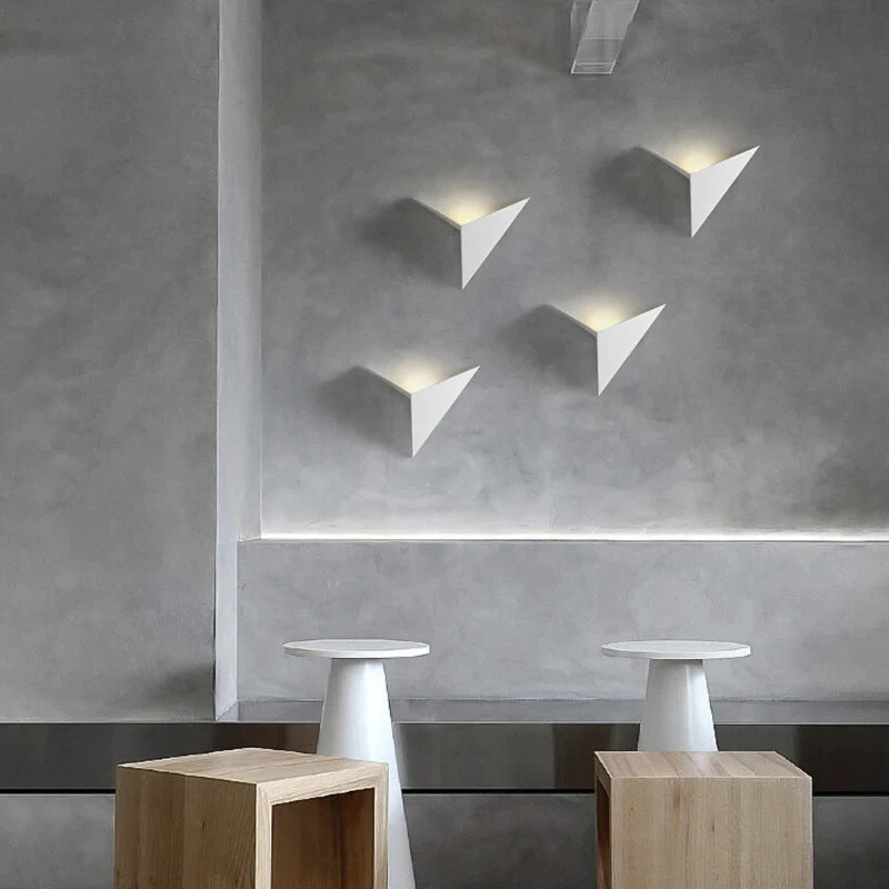 TriGlow | Minimalistische LED-Wandleuchte im Dreieck-Design