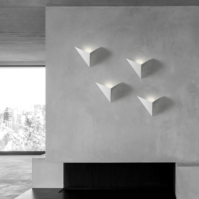 TriGlow | Minimalistische LED-Wandleuchte im Dreieck-Design