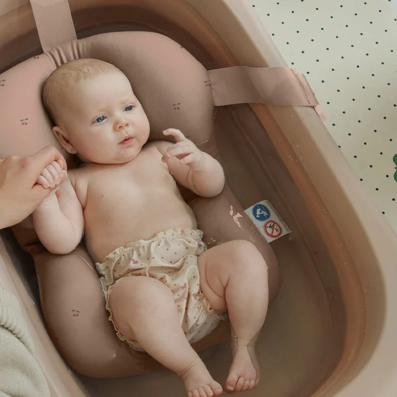 Faltbare Badewanne mit Kissen in Blush