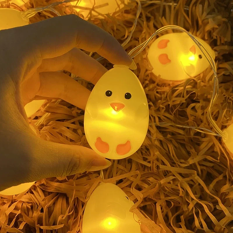 Lichterkette mit Küken im Ei Motiv