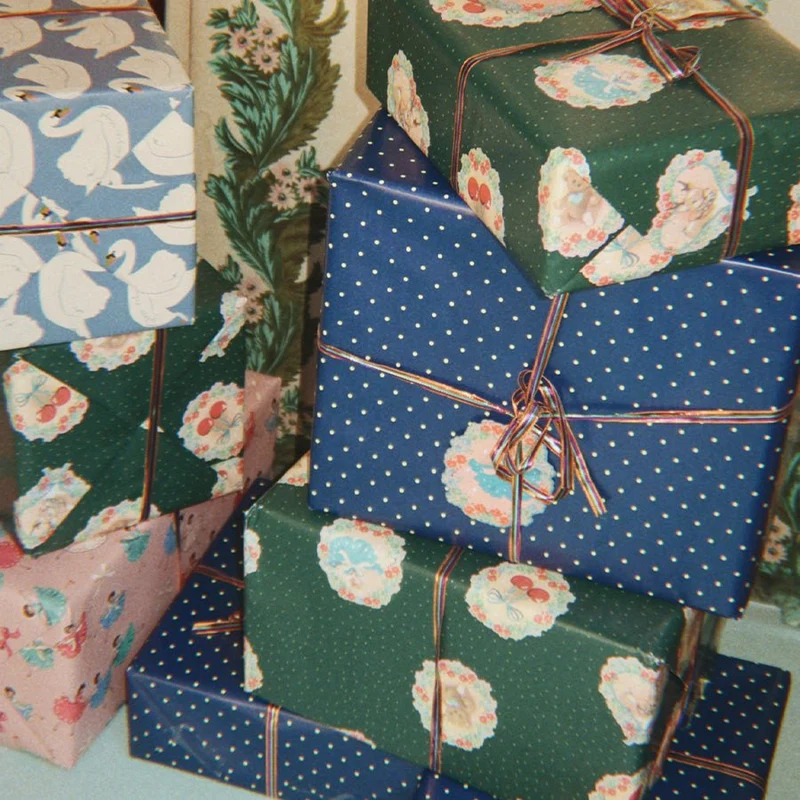 Geschenkpapier in Deer Diary Green