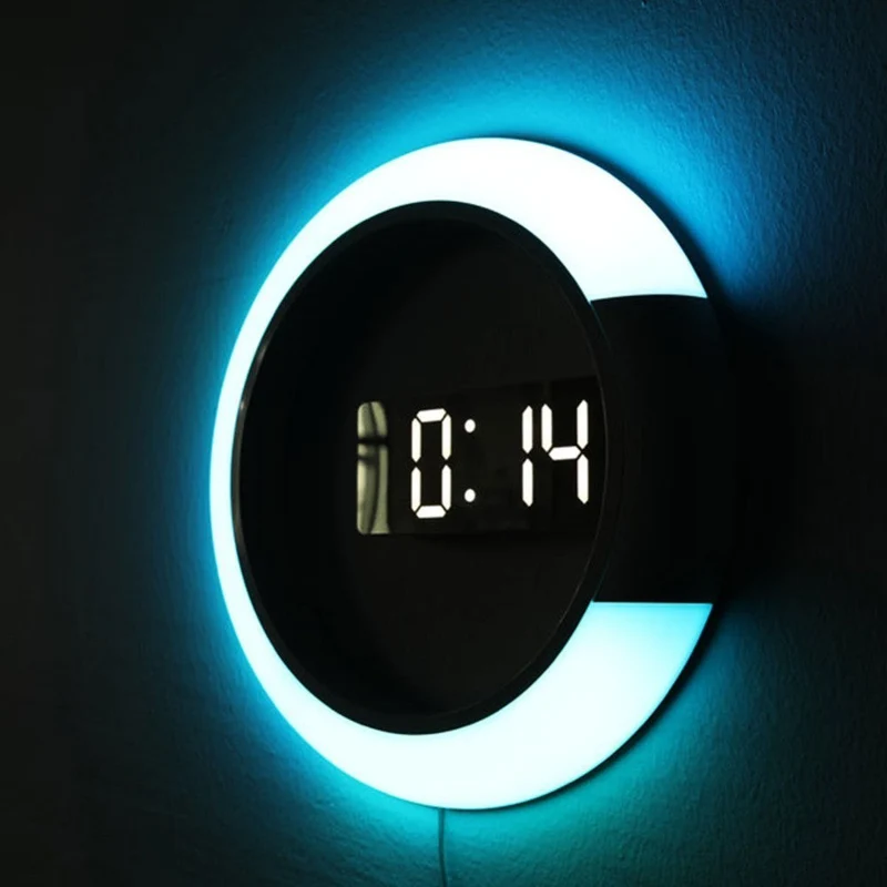 Moderne LED Wanduhr mit digitaler Anzeige
