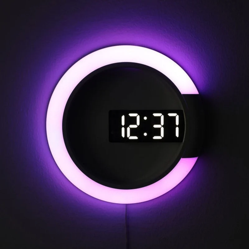 Moderne LED Wanduhr mit digitaler Anzeige