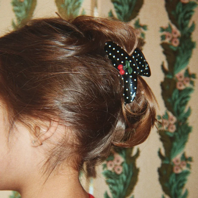 Große Haarklemme in Cherry Dot