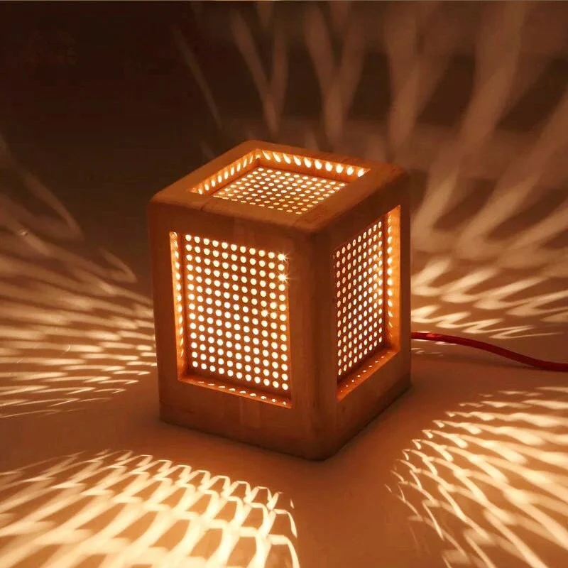 Quadratische Nachttischlampe aus Massivholz